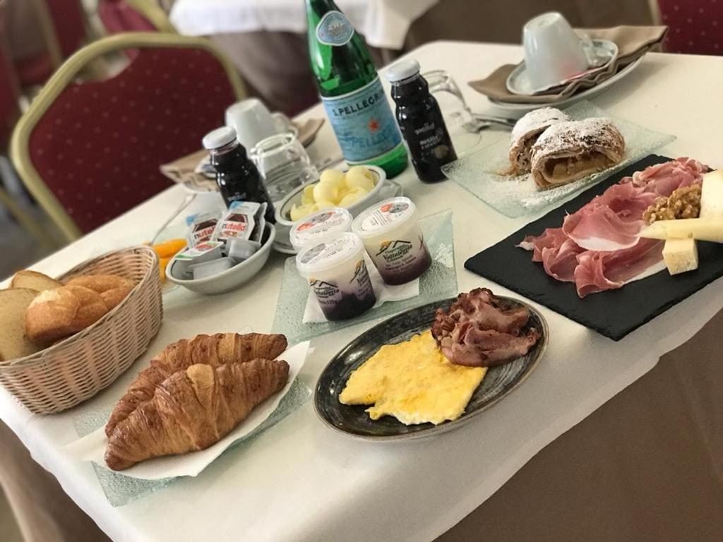 达嘉尼酒店 Zogno 外观 照片