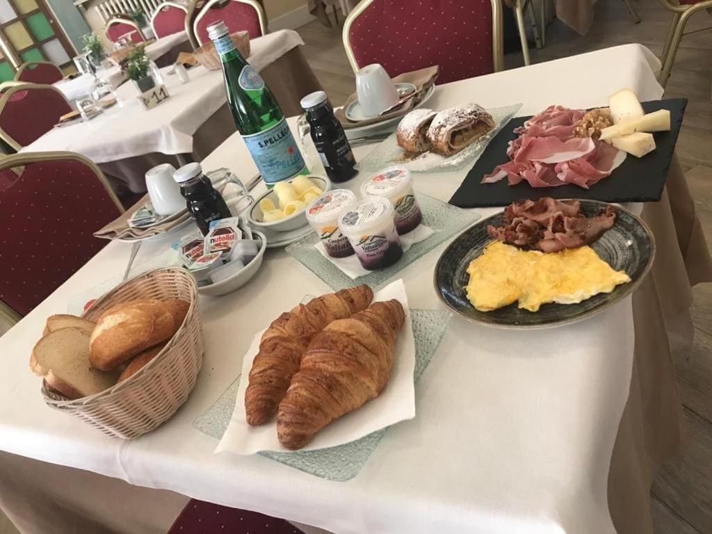 达嘉尼酒店 Zogno 外观 照片