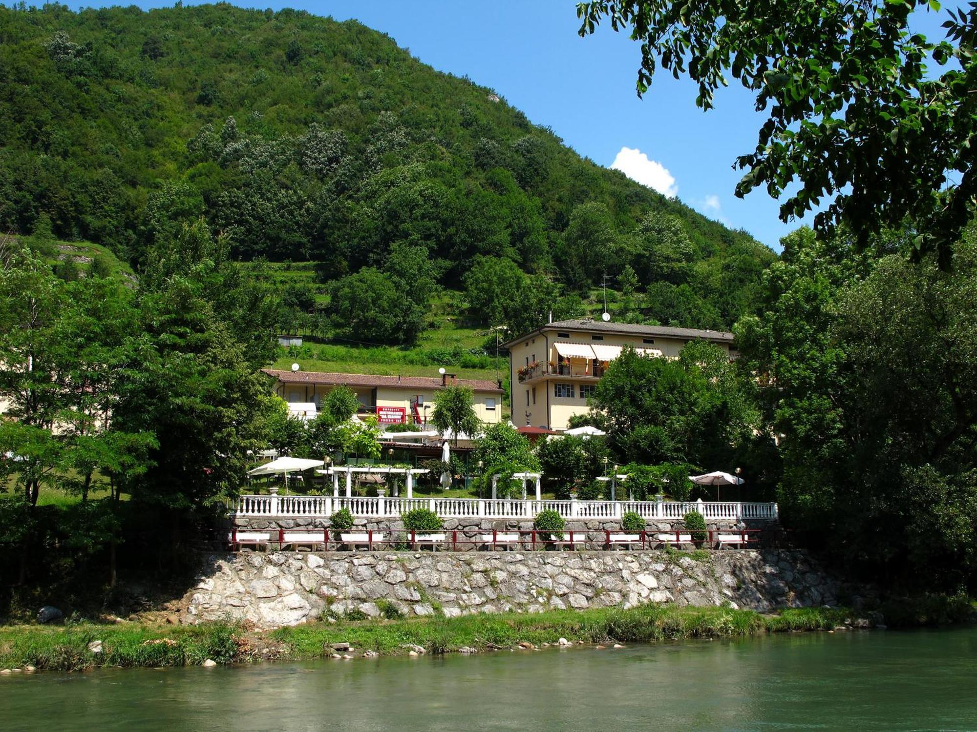 达嘉尼酒店 Zogno 外观 照片
