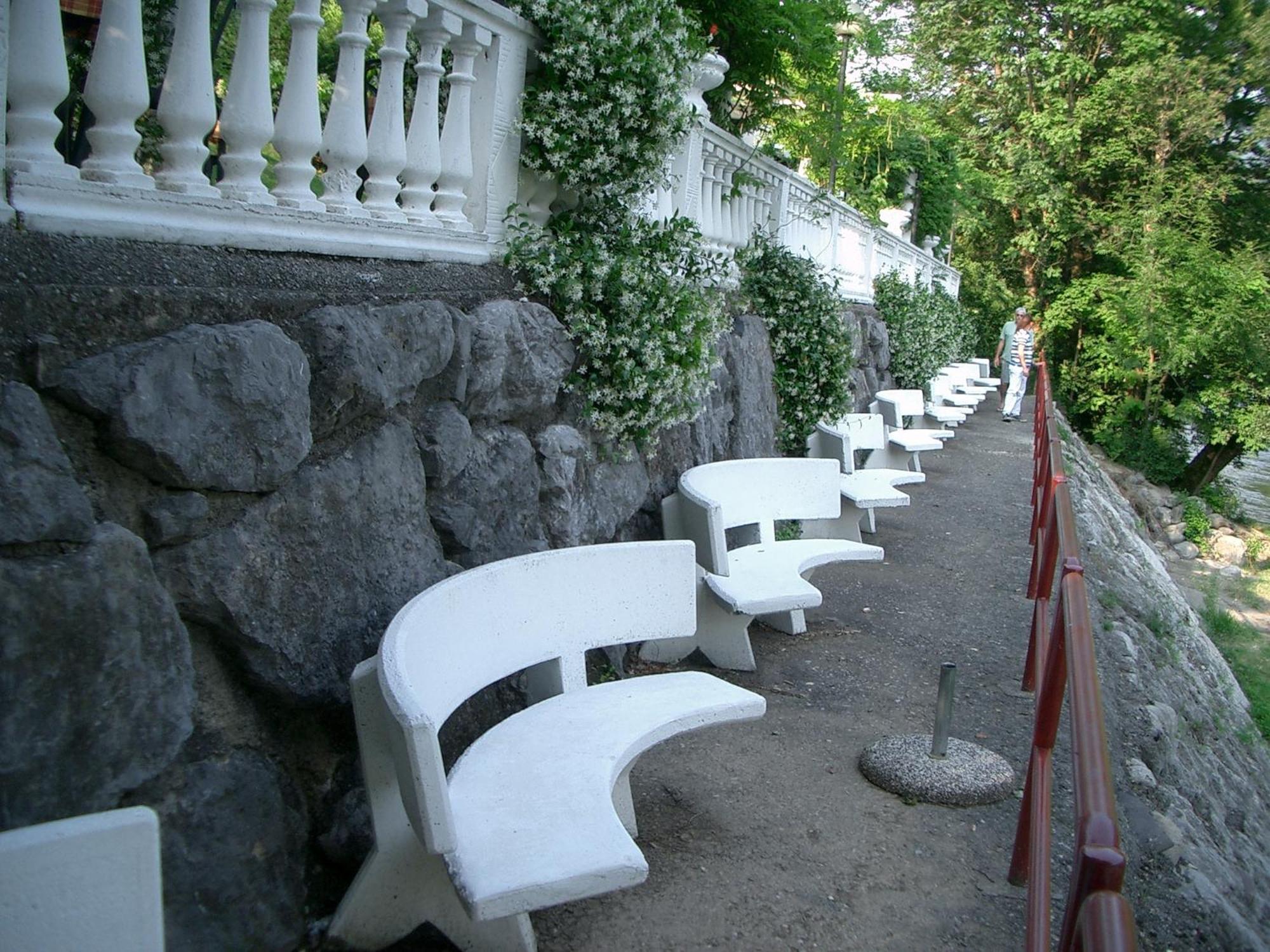 达嘉尼酒店 Zogno 外观 照片
